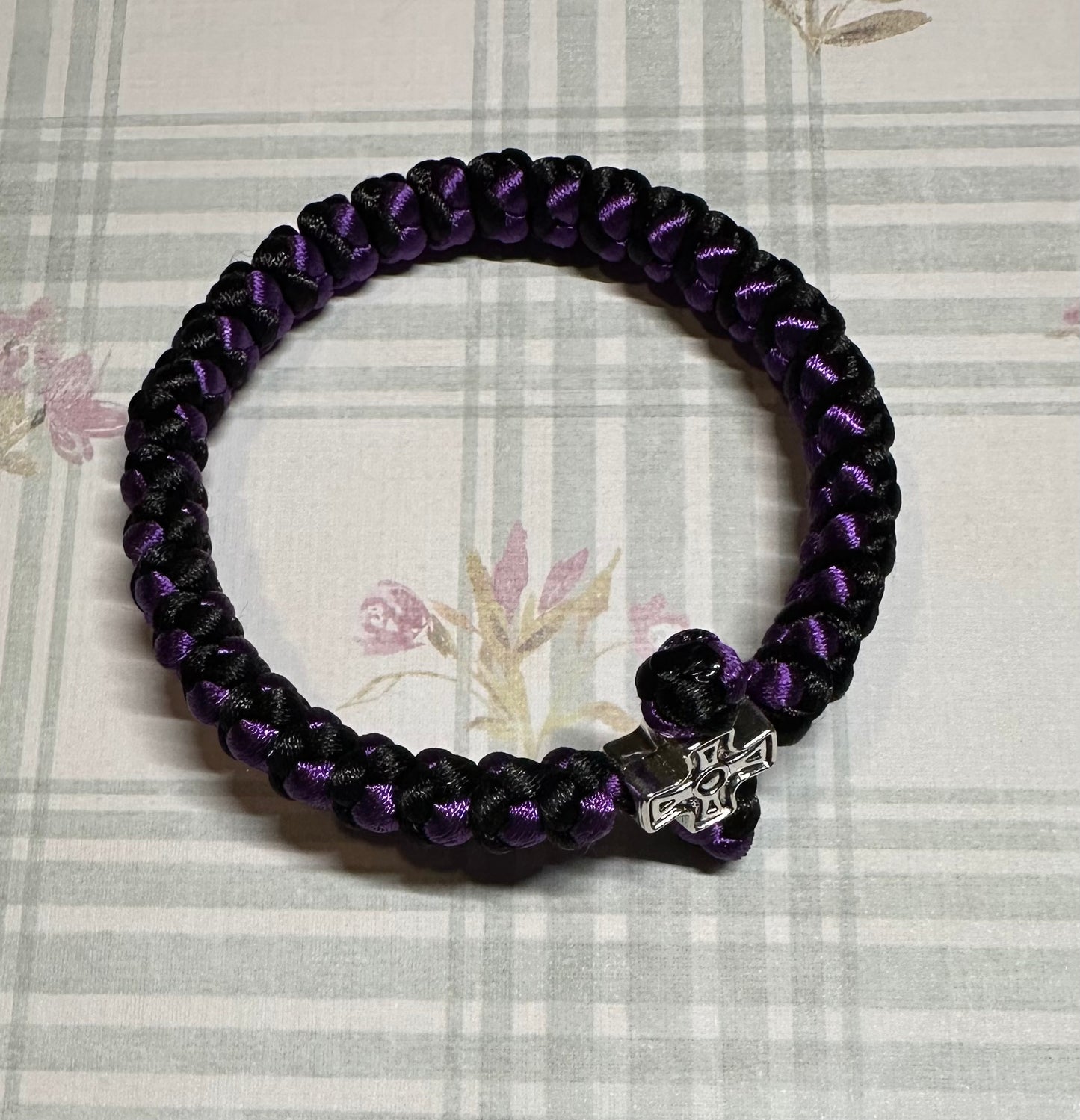 Two-color 30/33 knot Orthodox prayer rope (satin) chotki (intertwined)